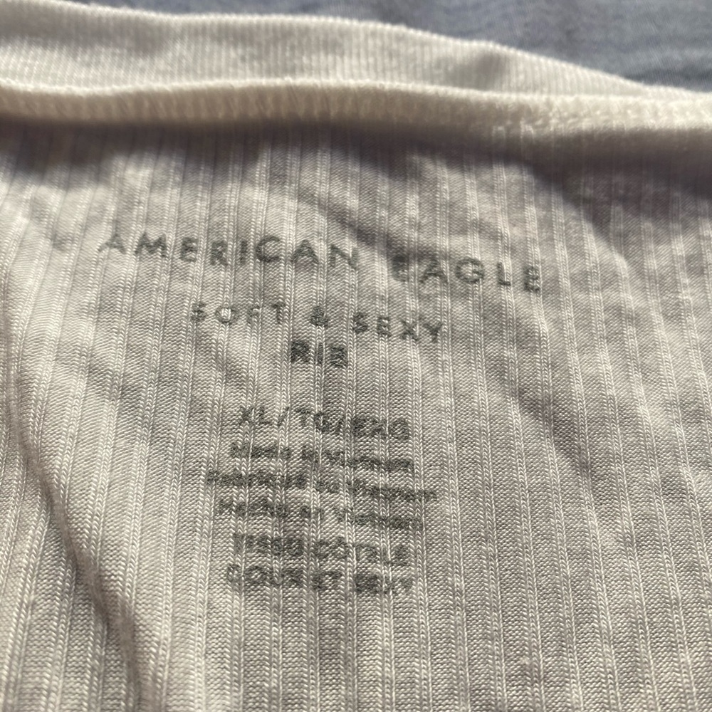 Basic white long sleeve crop top